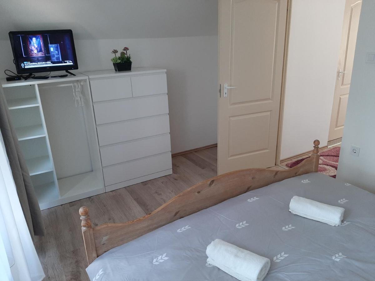 Nikolett Apartman Hajduszoboszlo Bagian luar foto