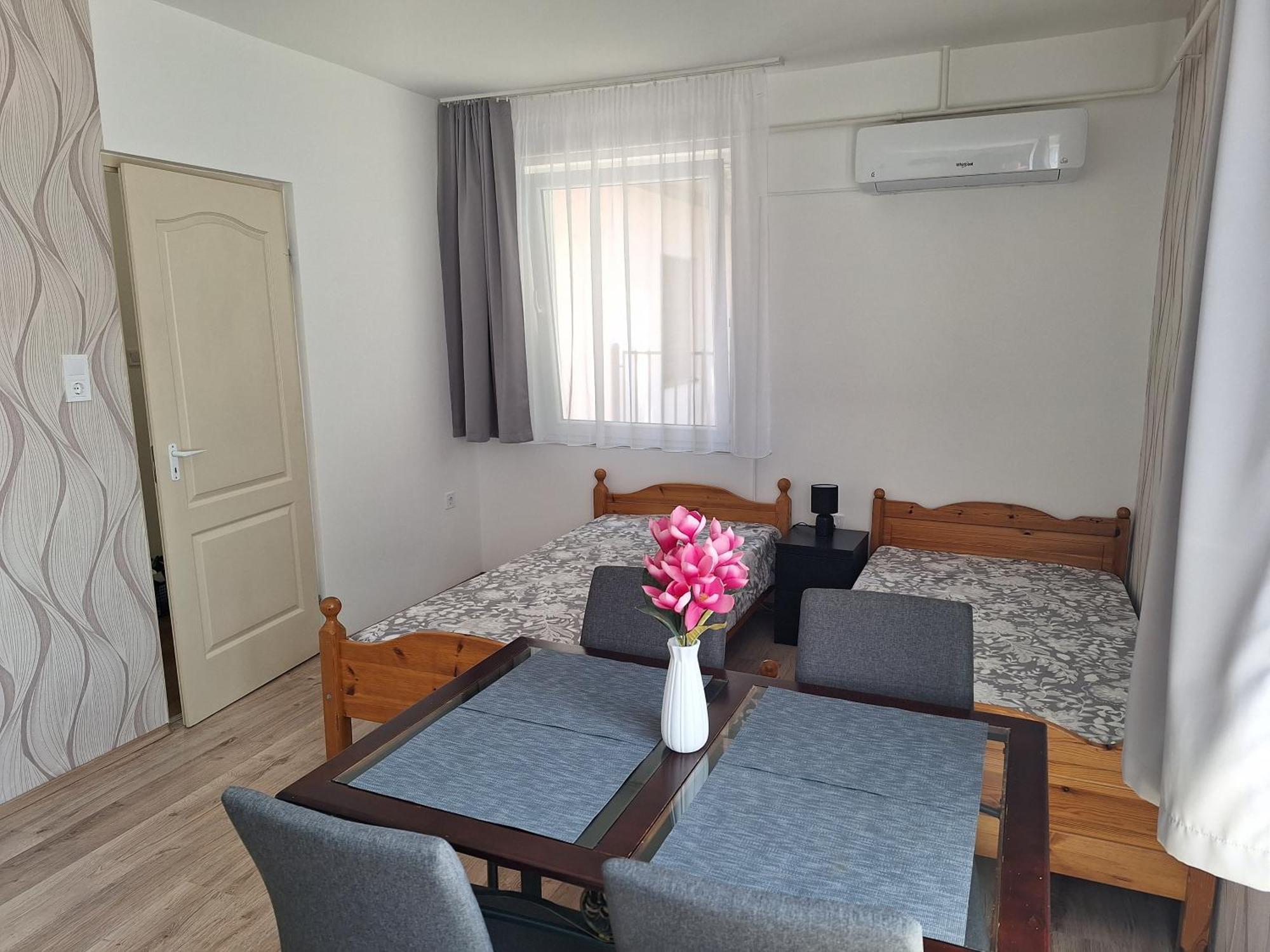 Nikolett Apartman Hajduszoboszlo Bagian luar foto