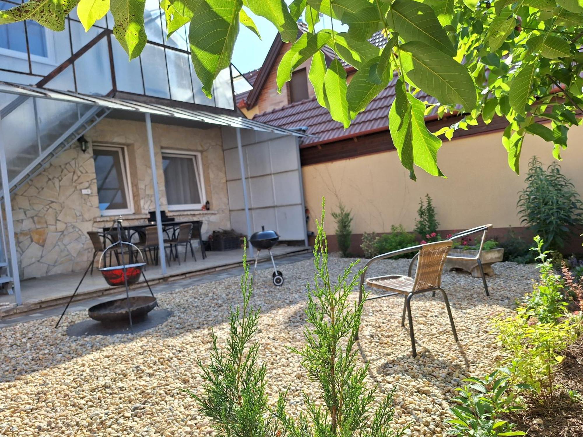 Nikolett Apartman Hajduszoboszlo Bagian luar foto